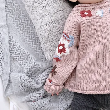2019 Zimowa kwiatowy haft z dzianiny dziecięce swetry dla dziewczynek handmade kwiat dla dzieci sweter cardigan dziecko odzież Dziecięca 1-8Y