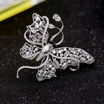 2020 nowości motyl broszki szpilki dla kobiet moda luksusowy rhinestone Kryształ owad szpilka broszka biżuteria broche femme