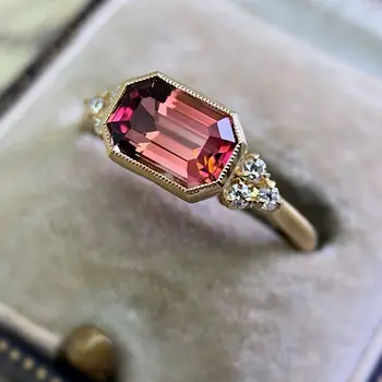 Europejski i amerykański popularna ozdoba nowy złoty galwaniczny inkrustowane rubin cyrkonią pierścionek zaręczynowy elegancki, romantyczny, słodki urodziny