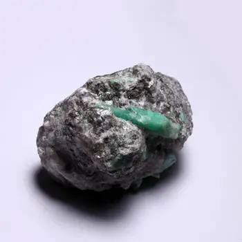 Naturalne kamienie i minerały szmaragd próbki tworzą Малипо Вэньшань Yunnan Chiny A1-1
