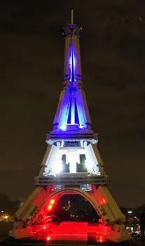 Światło Led Zestaw (Tylko Światło Zestaw) Dla Architektury Wieża Eiffla Światło Zestaw Jest Kompatybilny Z 21019
