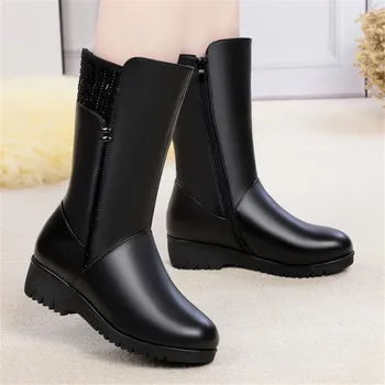 2019 nowe zimowe nity skóry wołowej skóry buty dla kobiet, buty kliny wewnątrz pluszowe / wełniane rakiety śnieżne plus size In-tube Boot Damskie buty