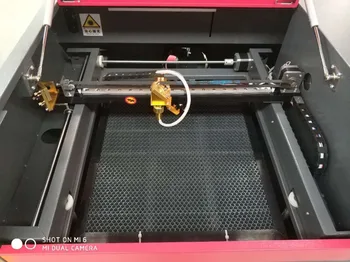Grawerowanie laserowe zarządzania 4040 RUIDA i maszyny do cięcia laserem z korkiem lasera 50W i automatycznym w górę i w dół tabeli