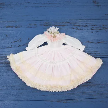 Lodowa lalka DBS Blyth różowo-biała sukienka z koronką