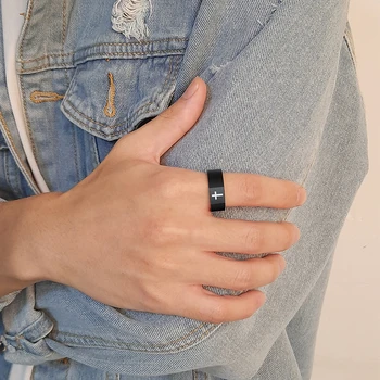 Vnox Personalzied 8 mm przycisk pierścień dla mężczyzn kwadratowy top Drzewo życia krzyż wygrawerowany czarny wykwalifikowany pierścionek zaręczynowy casual męski prezent