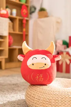Rok Byka maskotka działalności spółki prezent okrągły piłka szczęśliwa krowa pluszowe zabawki złota krowa poduszka piłka krowa lalka