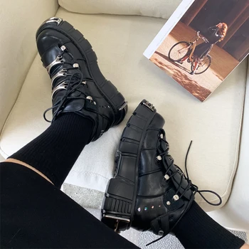 Platforma płaska przyczynowego Buty damskie meta nity wystrój 2020 brytyjski punk styl botki z grubym dnem ulica buty zapatos mujer