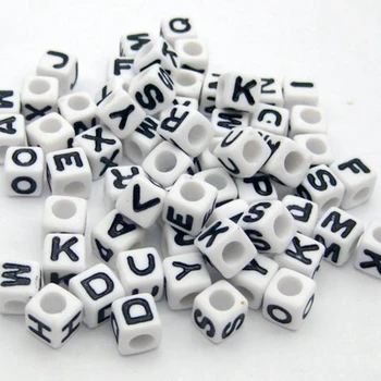 250 assorted Czarny w Białym alfabet akrylowy kostka pony koraliki 6x6 mm