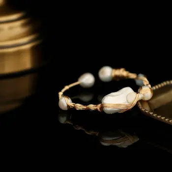 SINZRY oryginalny design złoty kolor ręcznie nieregularne słodkowodne perły drut кинкинг twórczy ślubne mankietów bransoletki