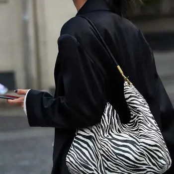 Sztuczna skóra kobiety włóczęgi torby na ramię wzór zebry druku panie pachy torby moda damska duża pojemność torby torba casual